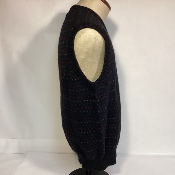 Vintage Worsted Wool Mens Sweater Vest size large made by Carriage Trade Macau - Picture 3 of 8